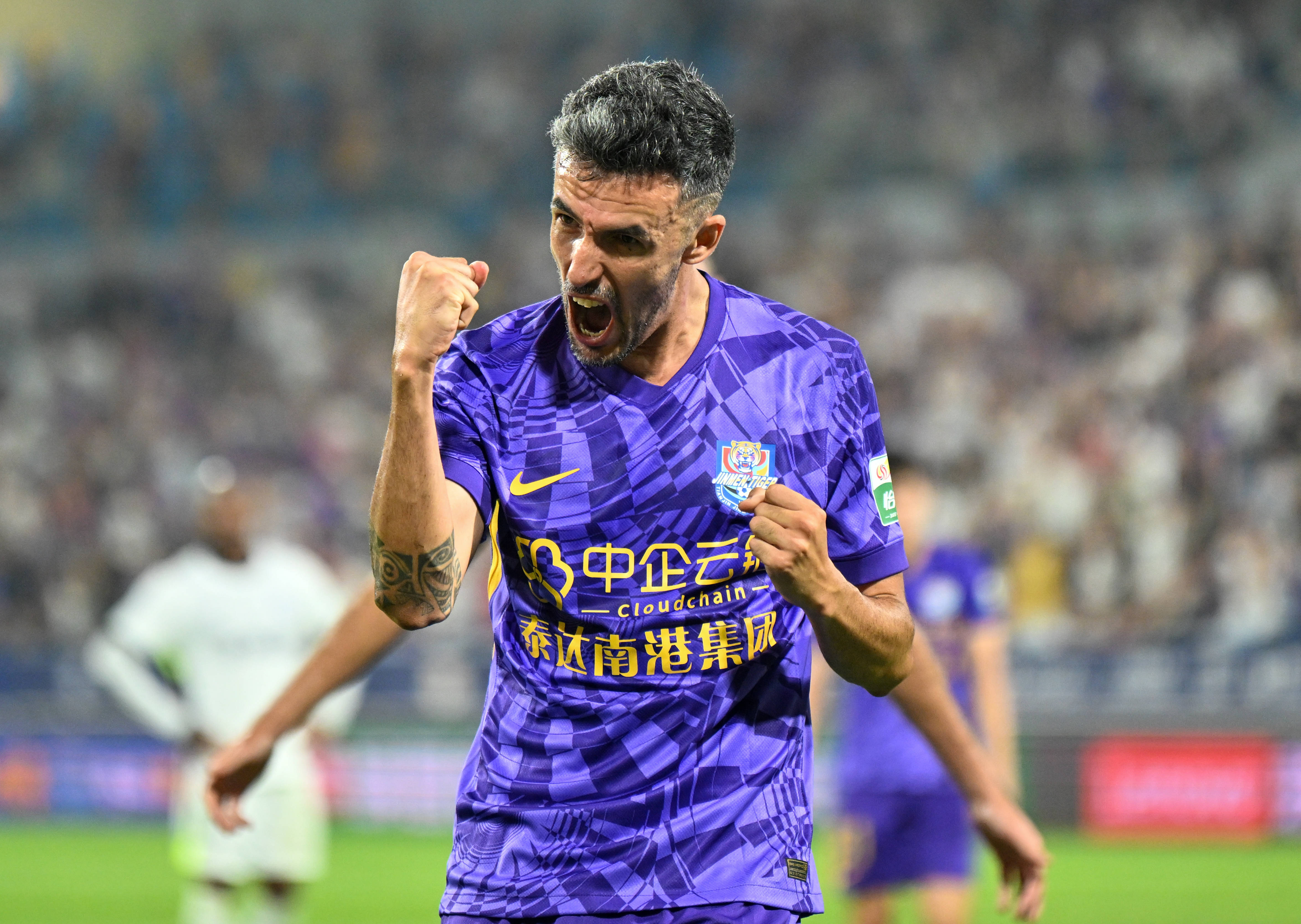 BOB体育武汉三镇迎中超关键赛，转会期止住颓势，球迷炸锅，身体对抗强度拉满的简单介绍