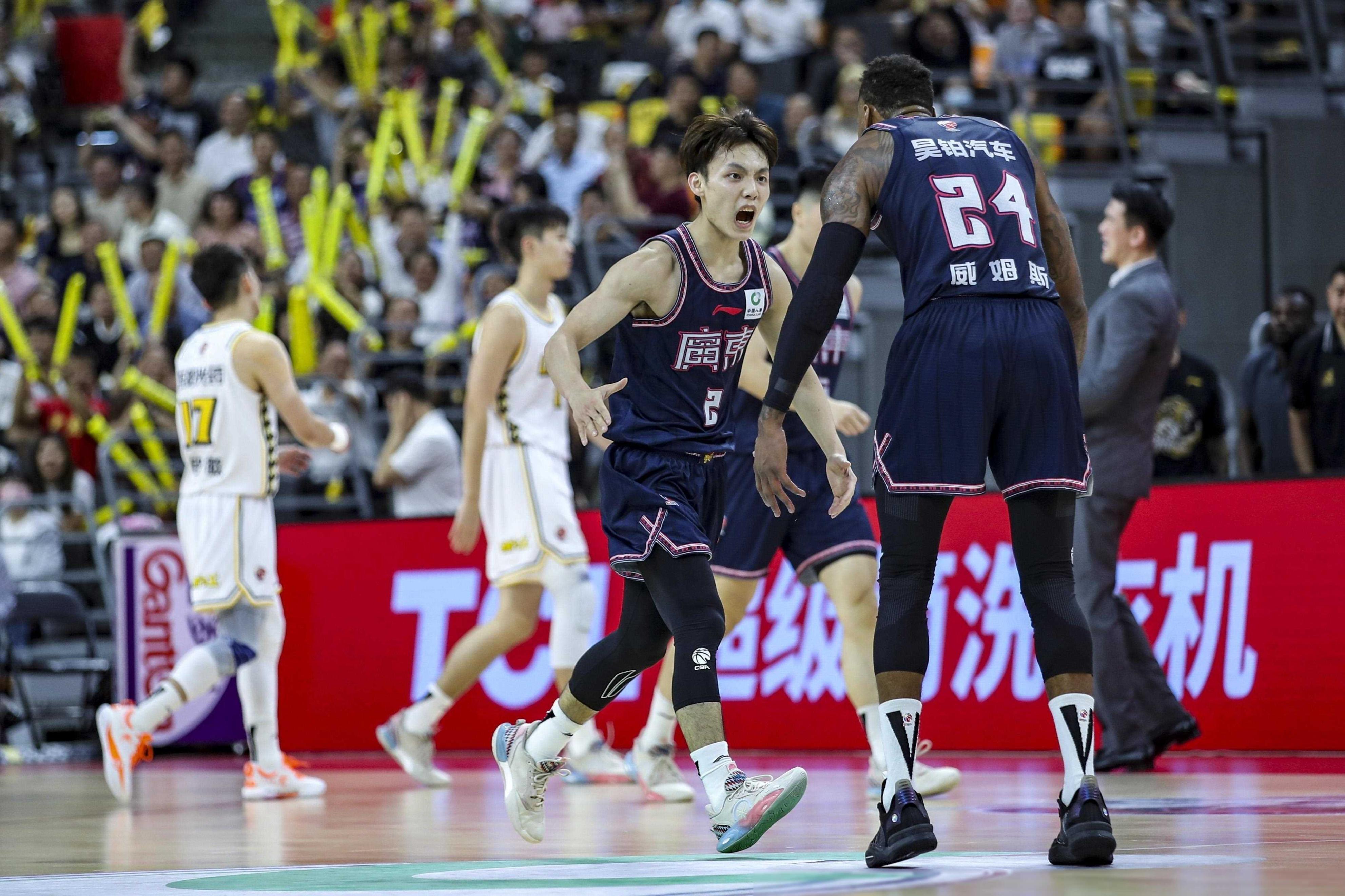 BOB体育官方关于CBA常规赛转会期走向成谜；上海海港外线爆发；气氛紧张；赛程密集仍需轮换的信息