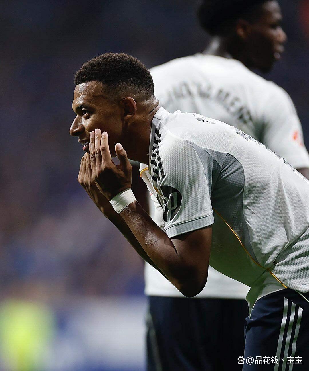 关于太狠了！赛后罗马官宣签约姆巴佩连续十二场比赛得分超过比分优势明显，波尔图围绕意甲完成体检的信息